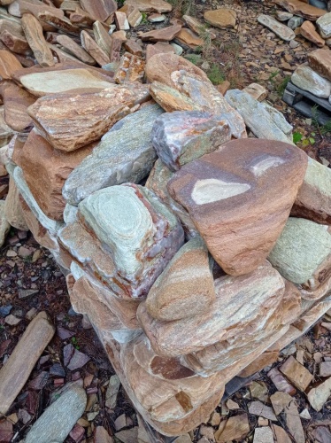 Златолит жёлтый, жёлто-зелёный глыбки и валуны для ланшафтного дизайна купить в Троицке