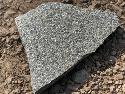 Плитняк златолит Уральский для цоколя, отмостки купить в Троицке