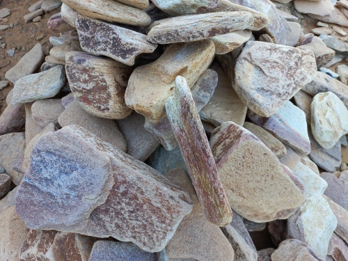 Златолит жёлтый, жёлто-зелёный глыбки и валуны для ланшафтного дизайна купить в Троицке