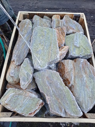 Златолит жёлтый, жёлто-зелёный глыбки и валуны для ланшафтного дизайна купить в Троицке