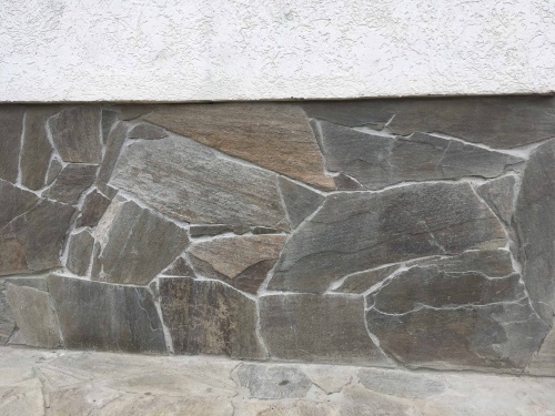 Плитняк златолит Уральский для цоколя, отмостки купить в Троицке