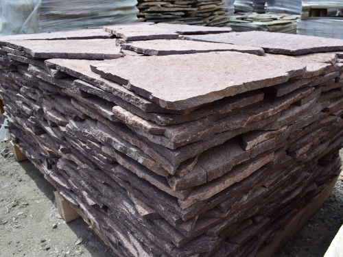 Плитняк лемезит бордовый для облицовки цоколя 20-25 мм  купить в Троицке