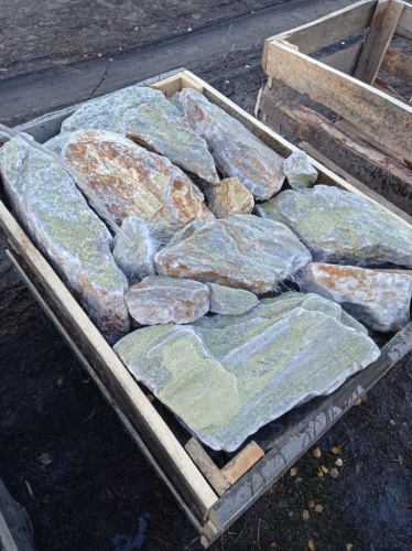 Златолит жёлтый, жёлто-зелёный глыбки и валуны для ланшафтного дизайна купить в Троицке
