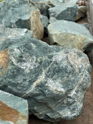 Камни для ландшафтного дизайна зелёные 10-60 килограмм купить в Троицке