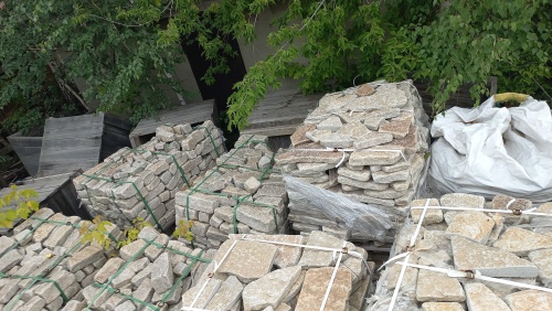 Плитняк гранитный галтованный купить в Троицке