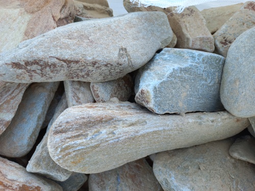 Златолит жёлтый, жёлто-зелёный глыбки и валуны для ланшафтного дизайна купить в Троицке