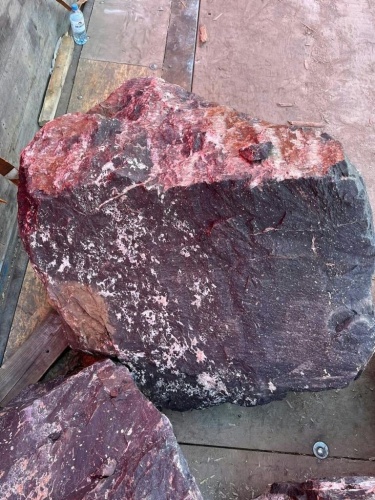 Камни для ландшафтного дизайна красно-фиолетовые 10-60 килограмм купить в Троицке