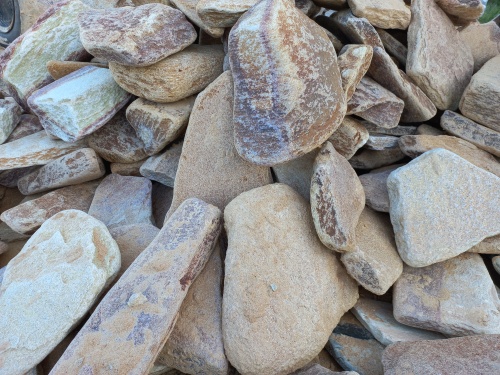 Златолит жёлтый, жёлто-зелёный глыбки и валуны для ланшафтного дизайна купить в Троицке