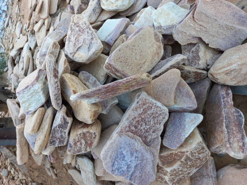 Златолит жёлтый, жёлто-зелёный глыбки и валуны для ланшафтного дизайна купить в Троицке