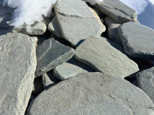 Плитняк златолит зелёный галтованный для цоколя купить в Троицке