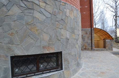 Плитняк златолит Уральский для цоколя, отмостки купить в Троицке